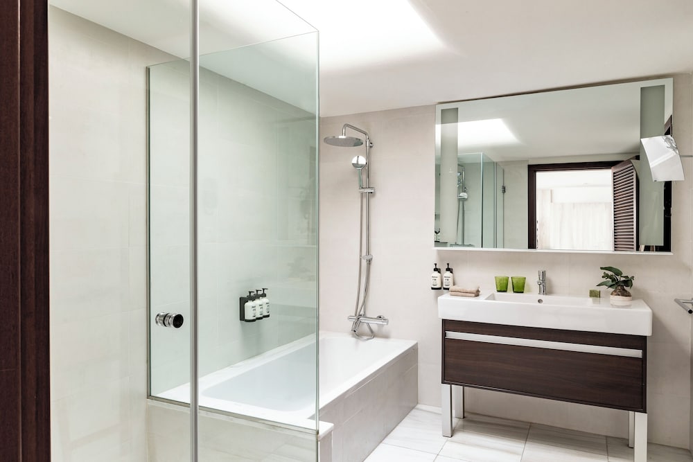 Reserve, Junior Suite, King Bed, Ocean Front