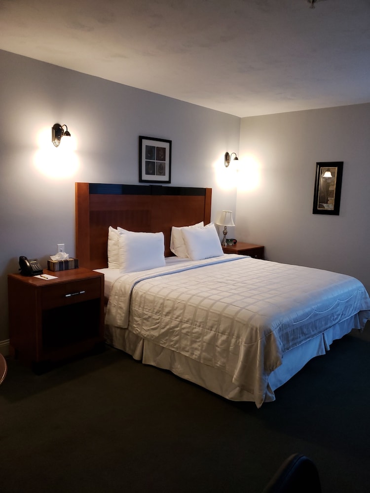 Crescent Suites Hotel 10/57