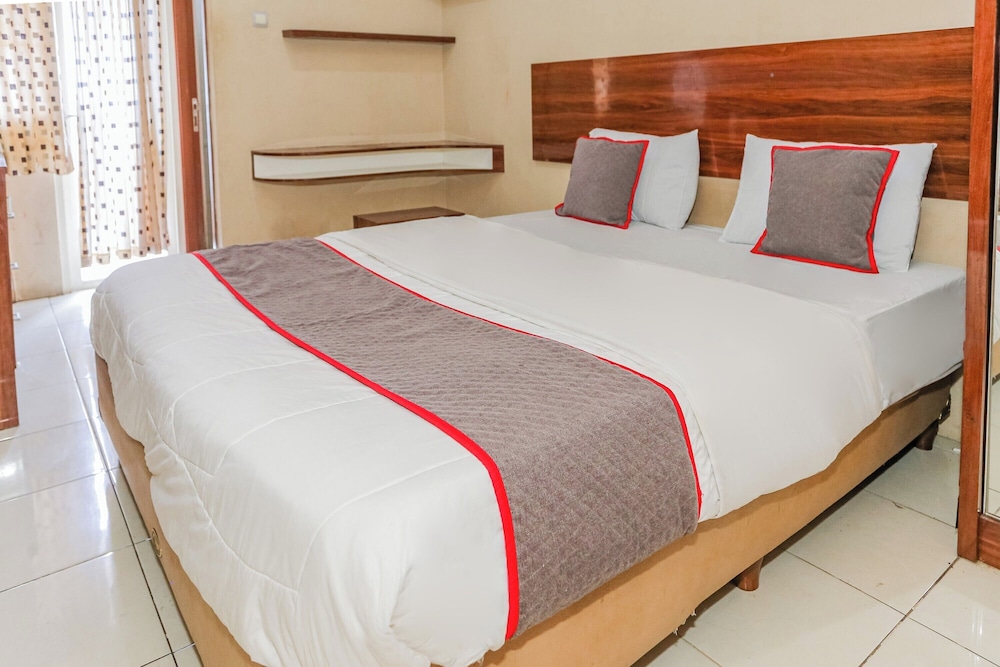 OYO 498 Green Lake View Ciputat 26/65