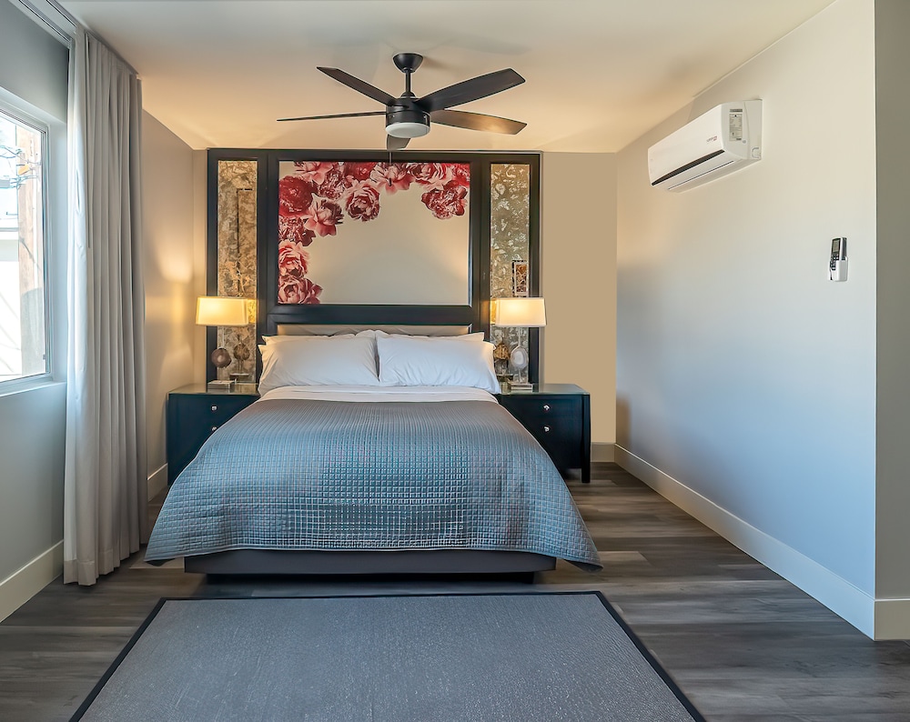 ROOM, QUEEN BED