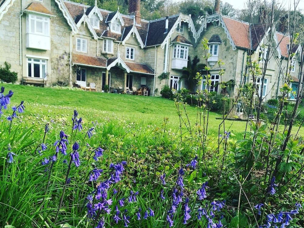 Lisle Combe 42/50