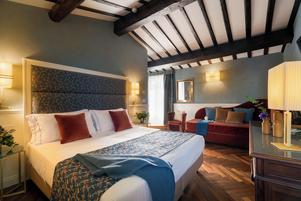 غرفة ثلاثية بسرير مزدوج بشرفة مع أريكة، Rivoli Boutique Hotel 4/10