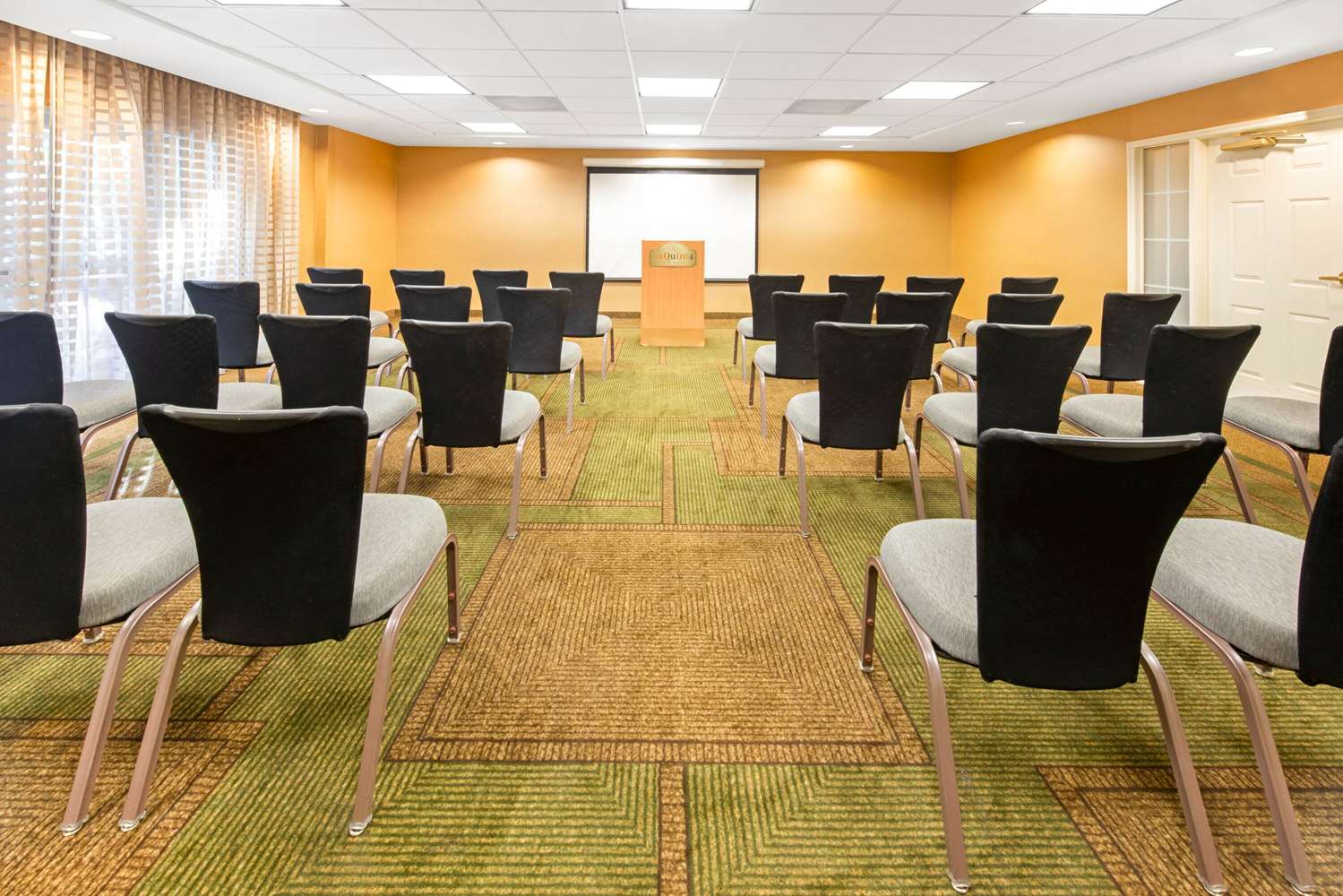 La Quinta Inn & Suites by Wyndham USF (Near Busch Gardens) 40/54