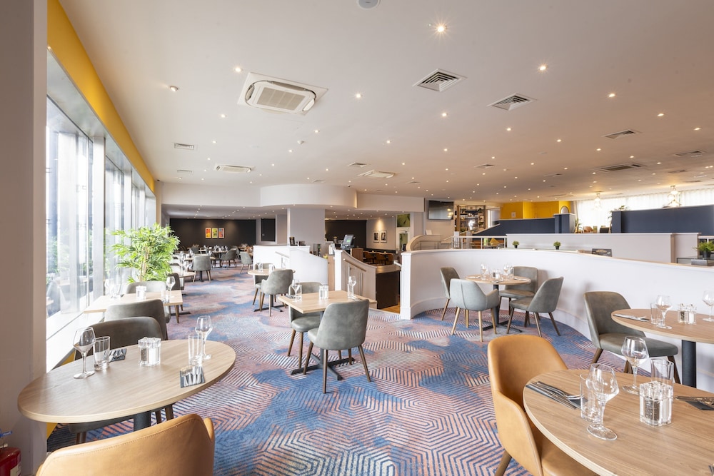 HOLIDAY INN CARDIFF CITY CENTRE 44/64