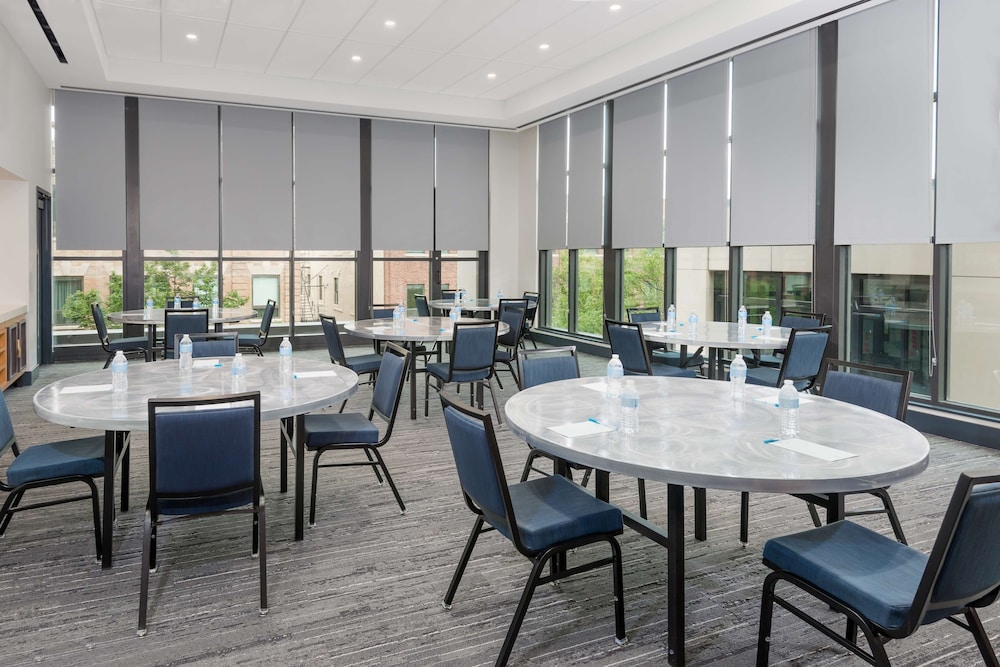 Hyatt House Chicago West Loop 44/56
