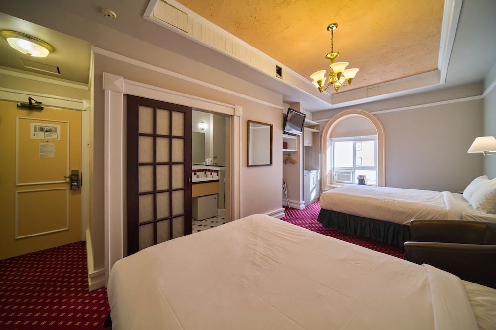 DELUXE, 2 QUEEN BEDS, COURTYARD VIEW