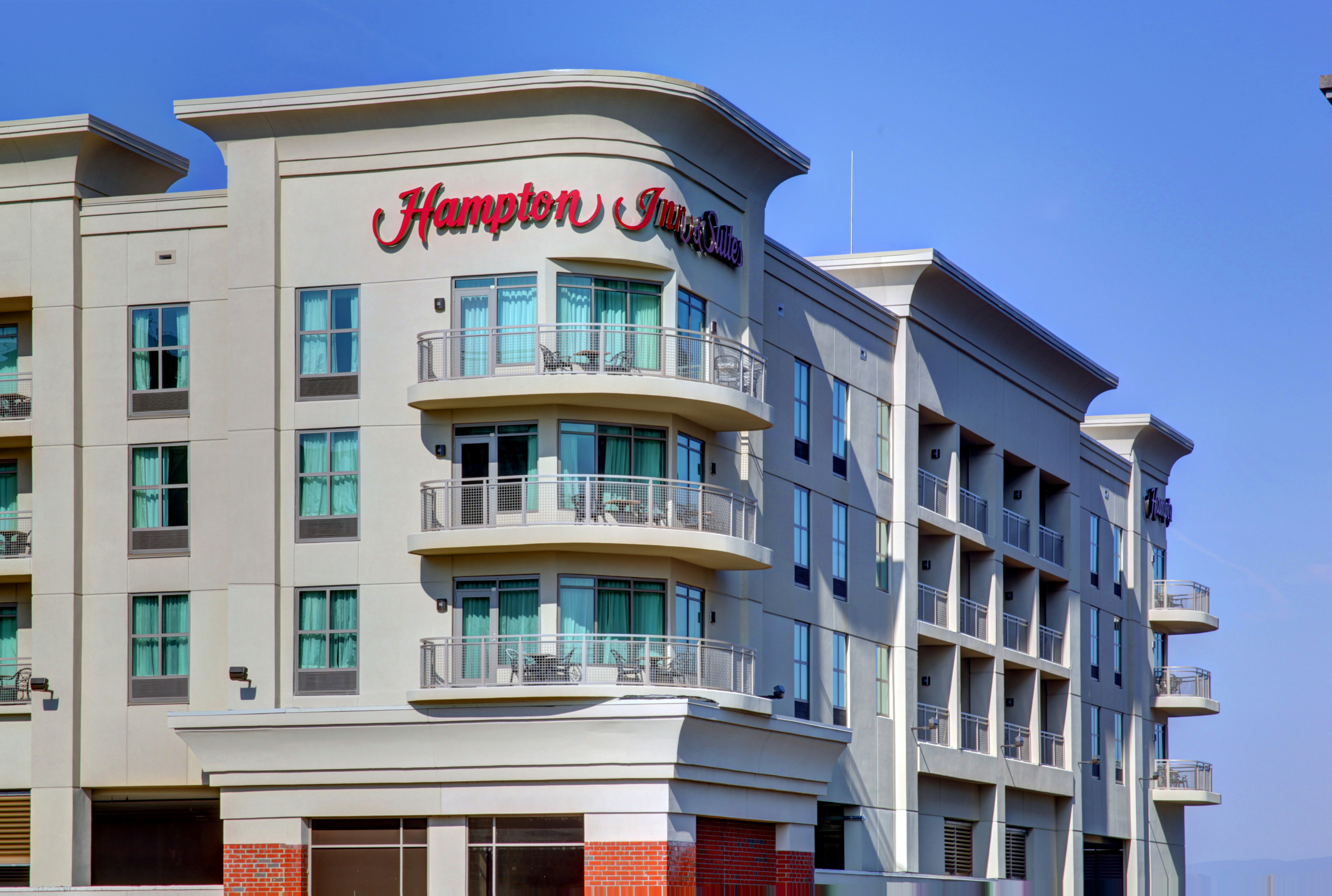Hampton Inn And Suites Roanoke-Downtown 10/75