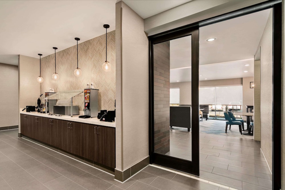 La Quinta Inn & Suites by Wyndham San Bernardino 6/45