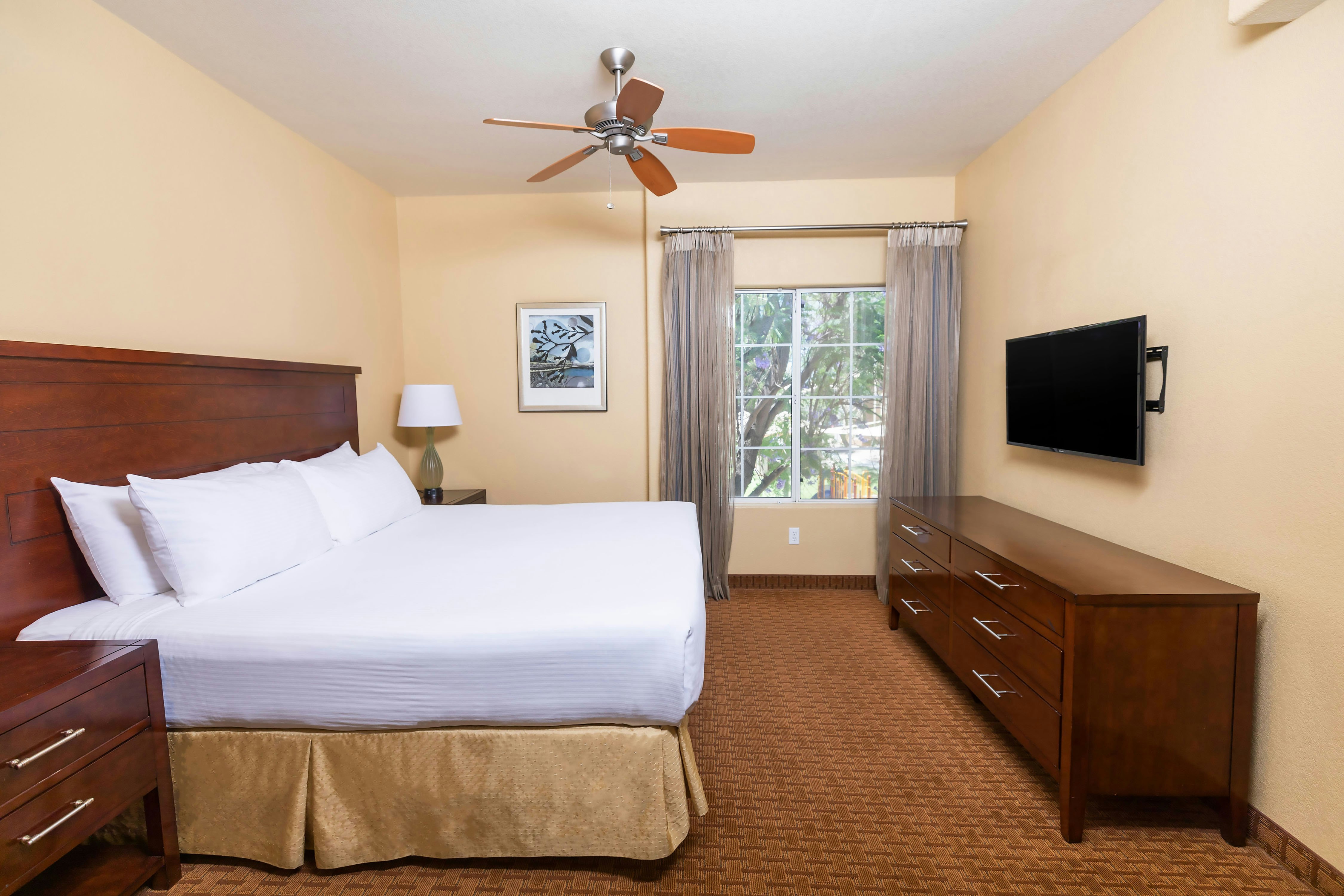 1 BEDROOM, KING BED, ACCESSIBLE