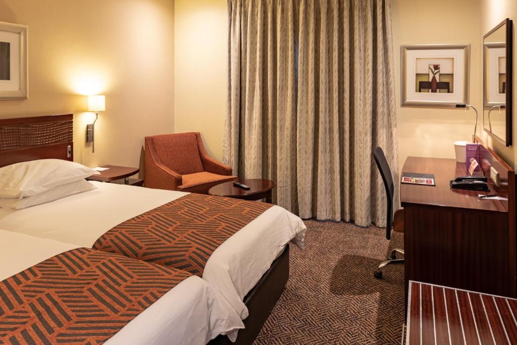 غرفة قياسية بسريرين منفصلين، City Lodge Hotel at OR Tambo International Airport 2/2