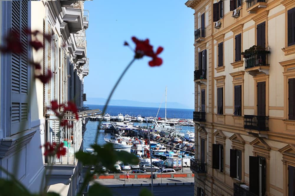 H Rooms Naples Boutique Hotel 44/50