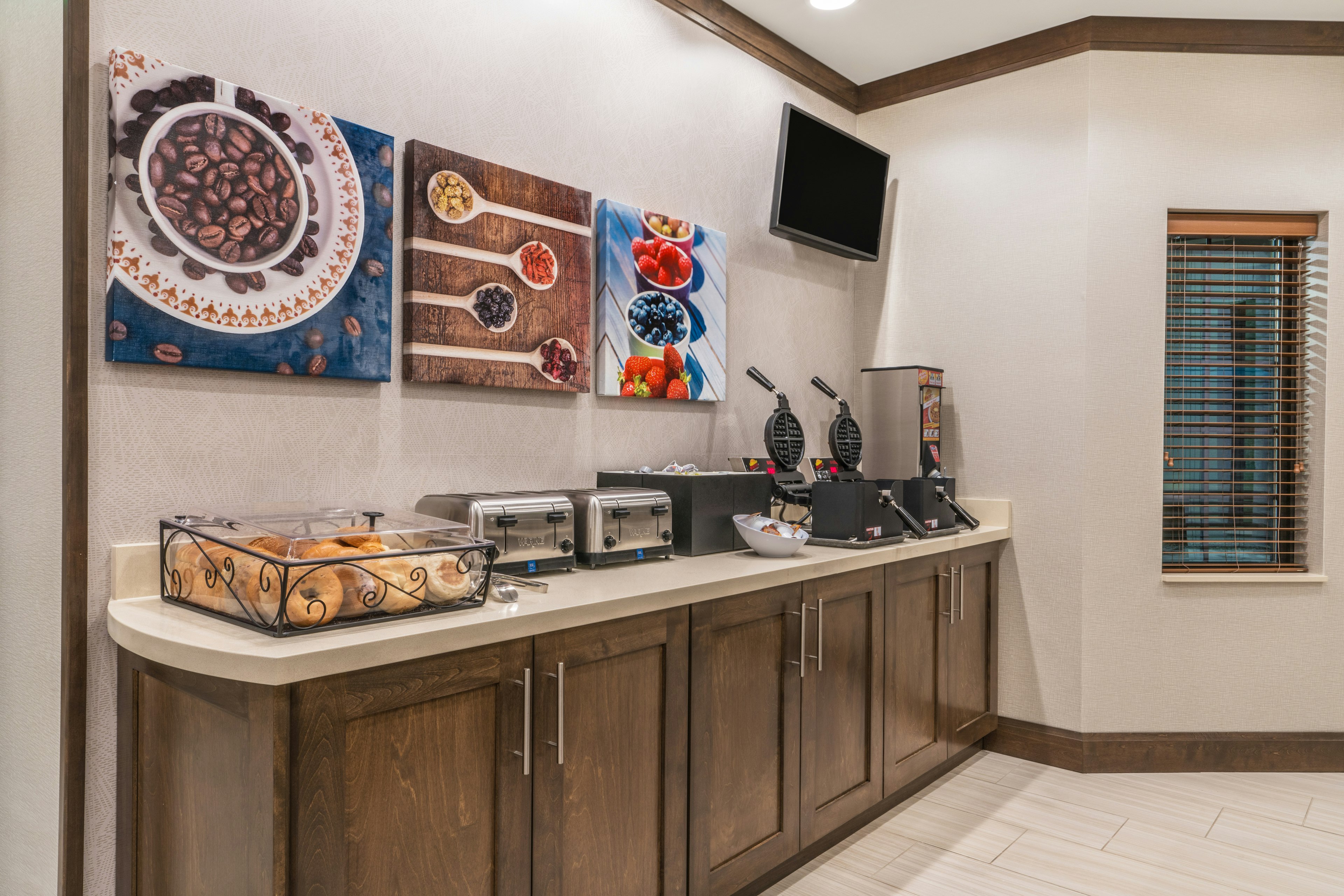 Staybridge Suites Anchorage 7/76