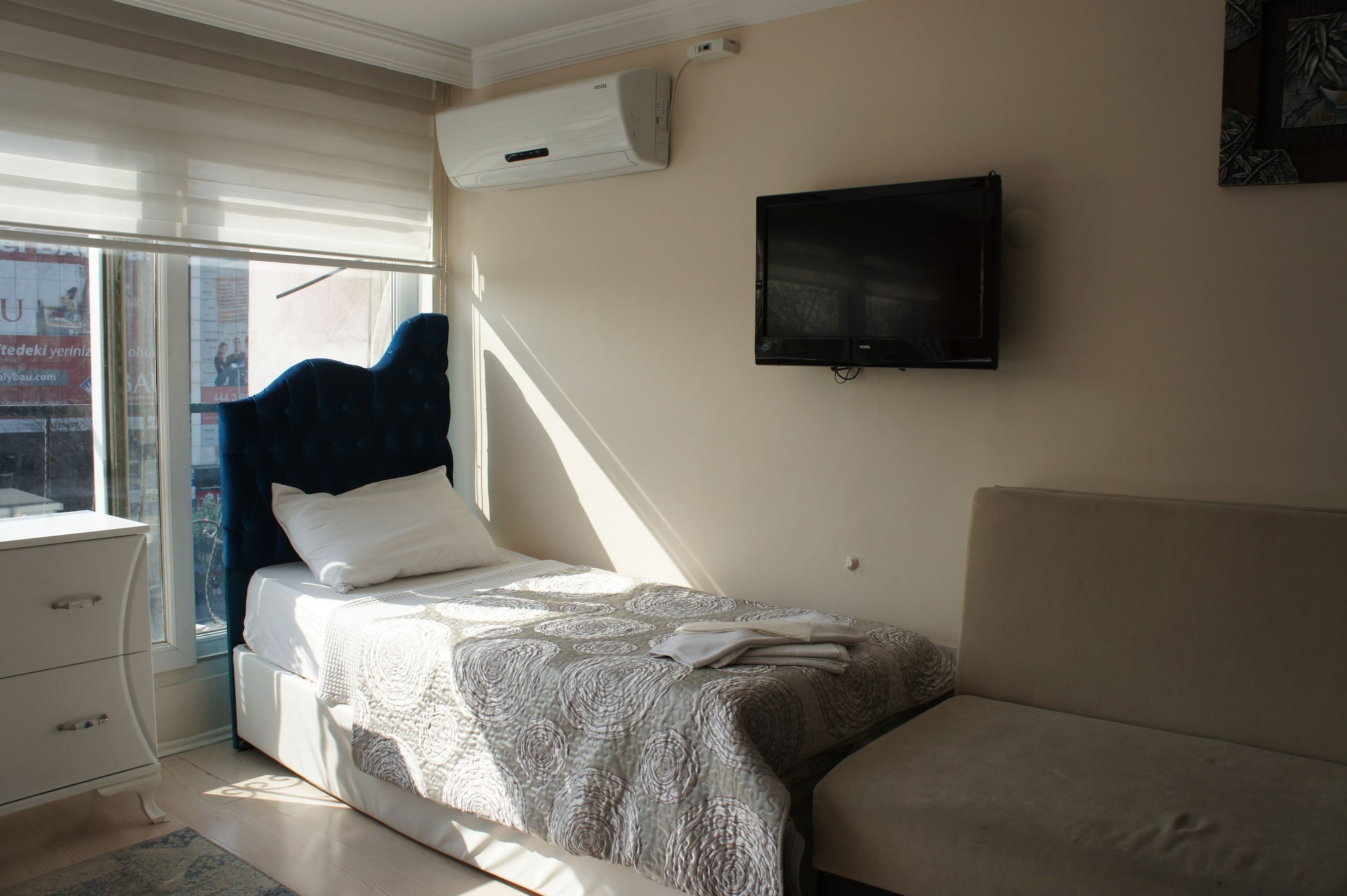 ROOM, QUADRUPLE