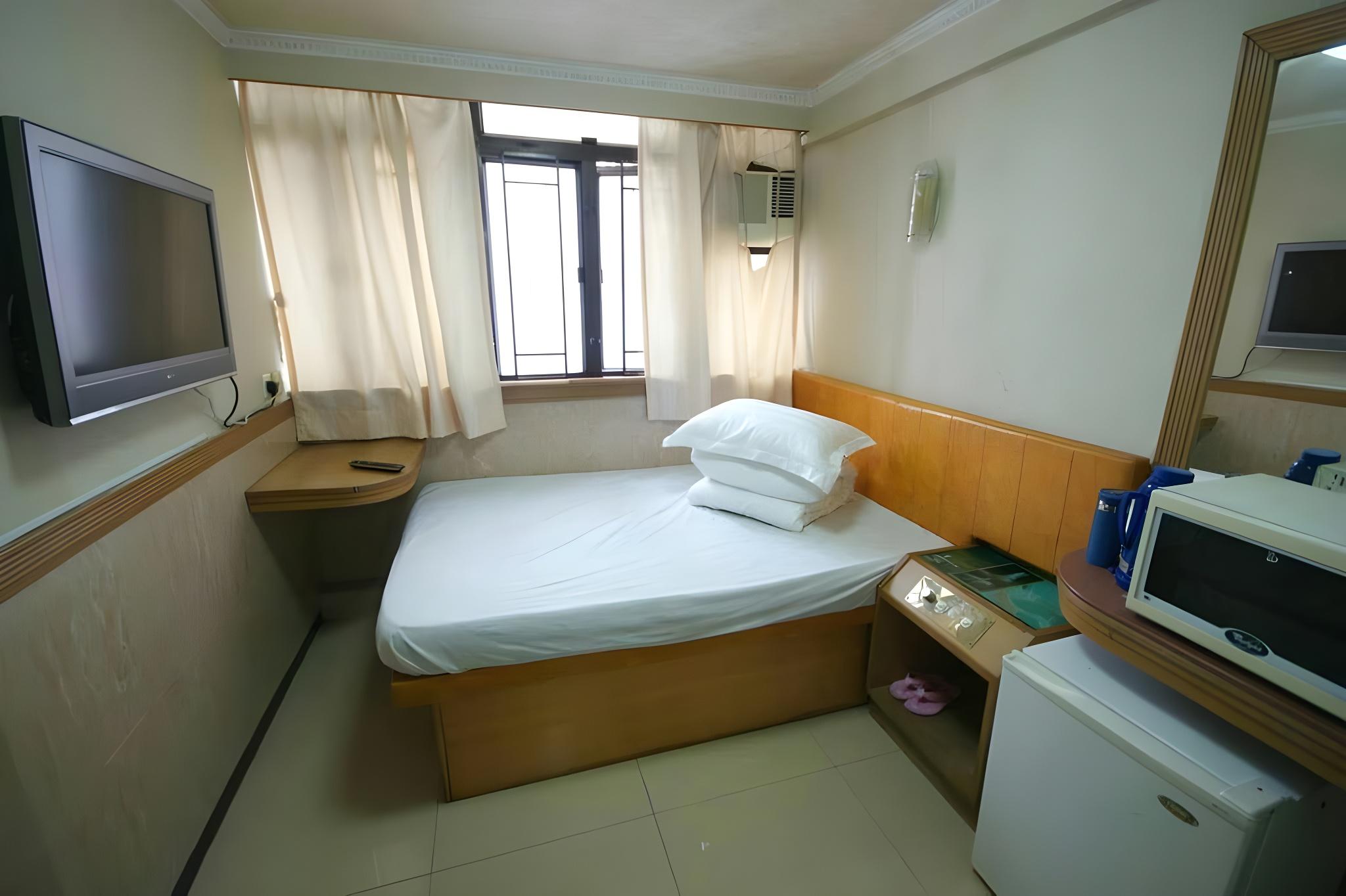 FAMILY, TRIPLE, 1 DOUBLE AND 1 SINGLE BED