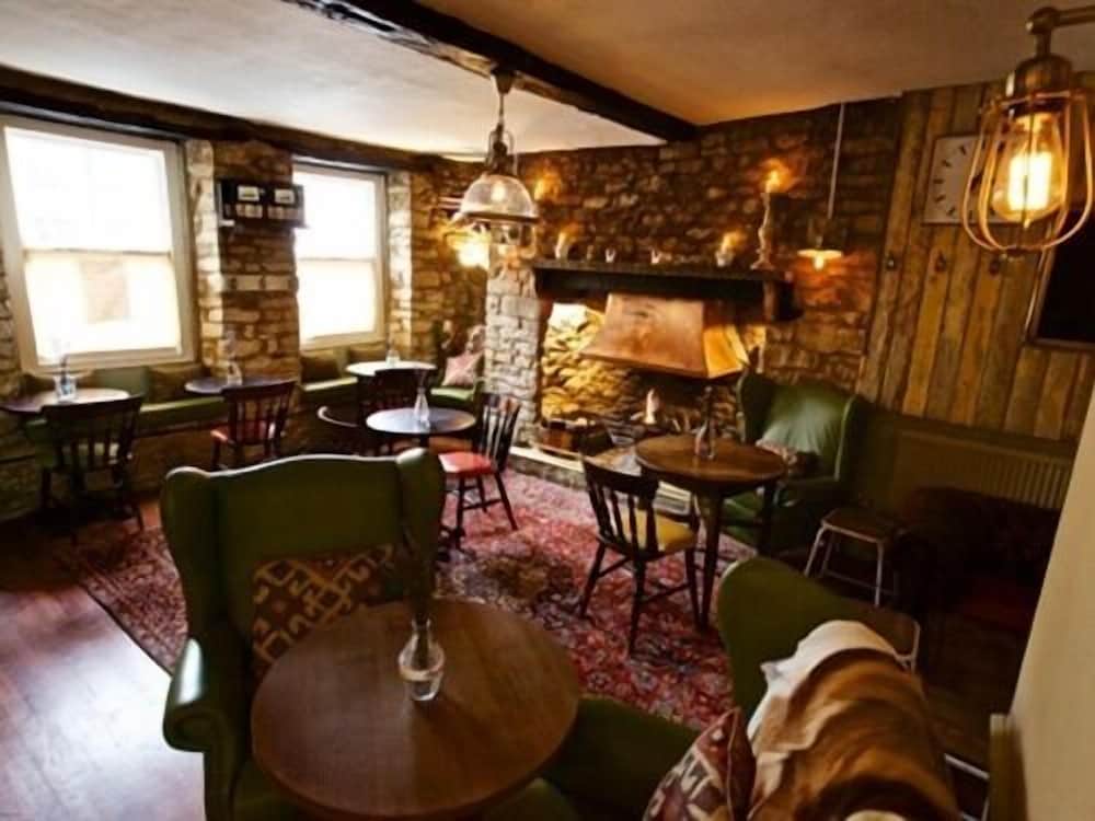 The Woodstock Arms 14/16
