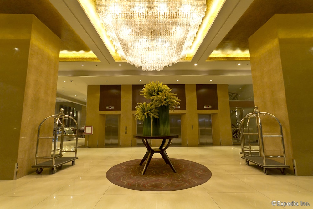 Mandarin Plaza Hotel 35/53
