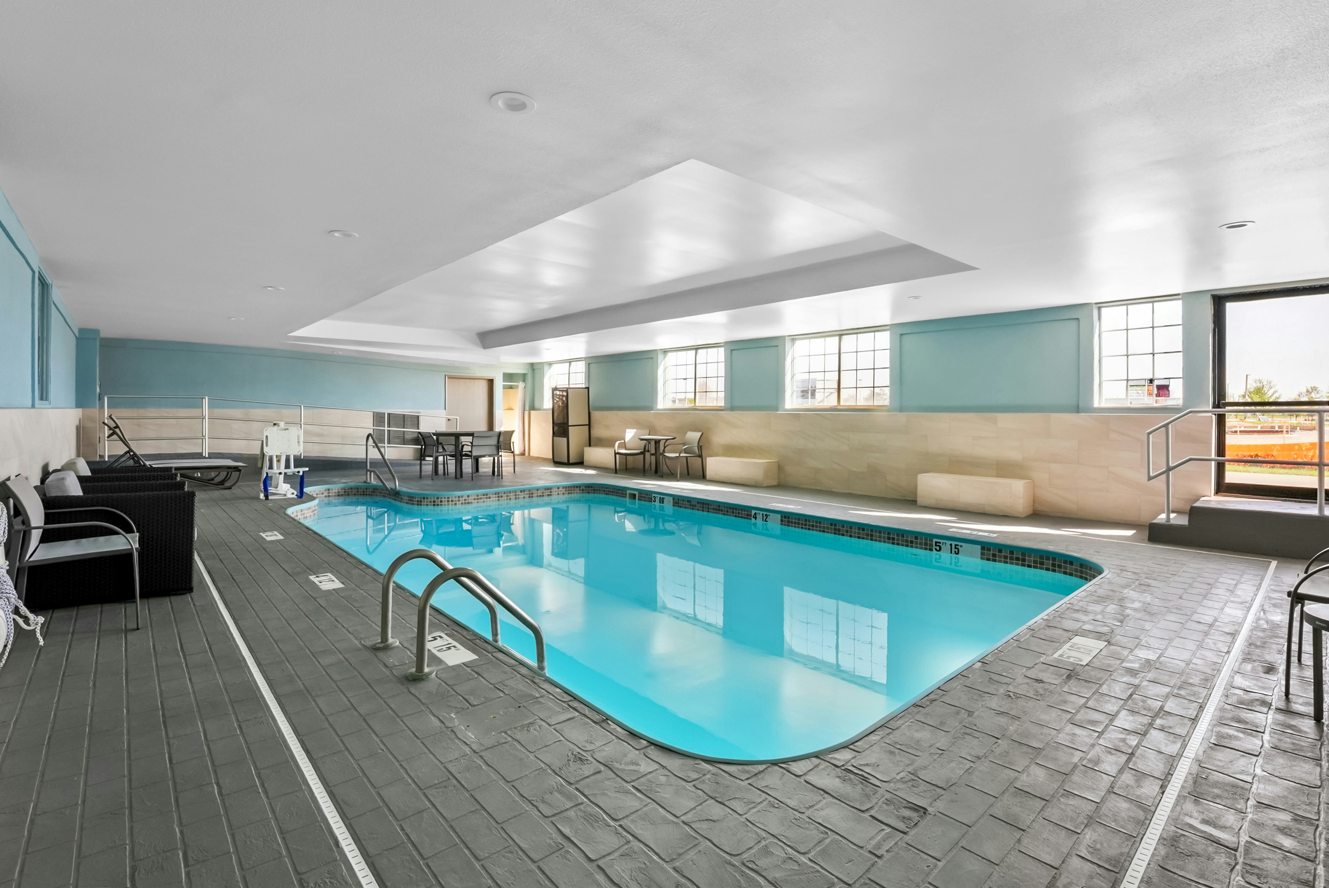 Holiday Inn Express Suites Wabash 41/65