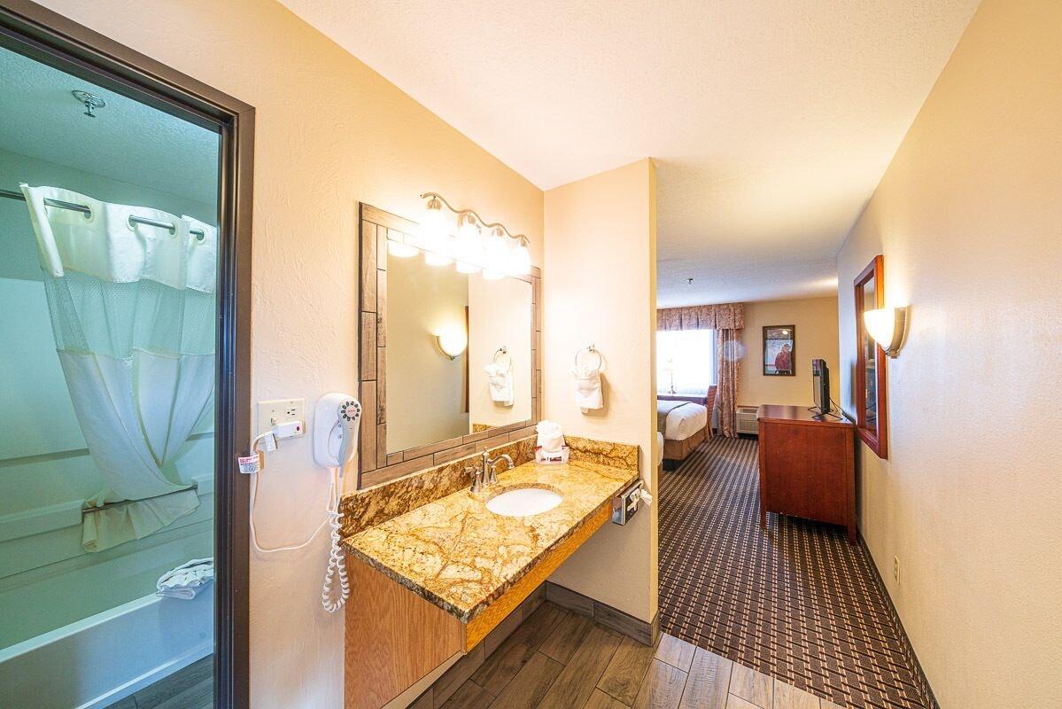 Alpine Inn & Suites 21/21