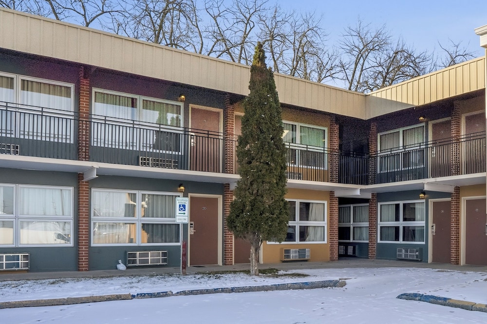 Devils Lake Inn By OYO Near Devils Lake Regional Airport in DEVILS LAKE - ND