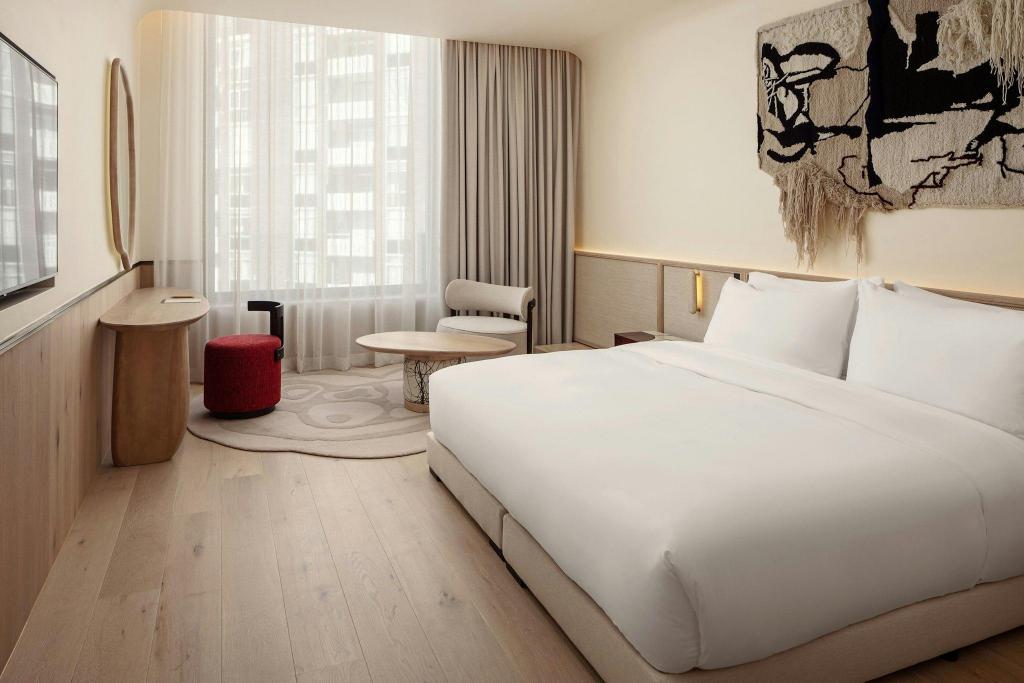 Super, Guest Room, Deluxe, King Bed
