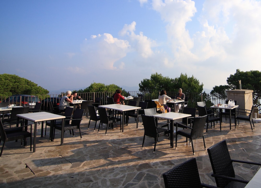 Petit Hotel Hostatgeria Sant Salvador 32/66
