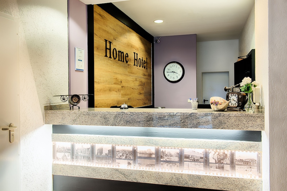 Home Hotel 4/59