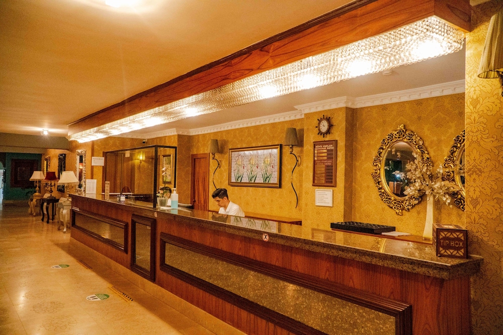 SENZA Grand Santana Hotel 10/63