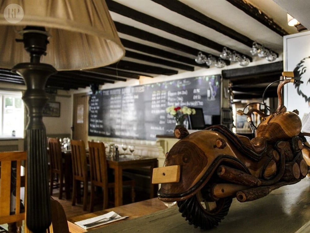 The White Lion 22/44