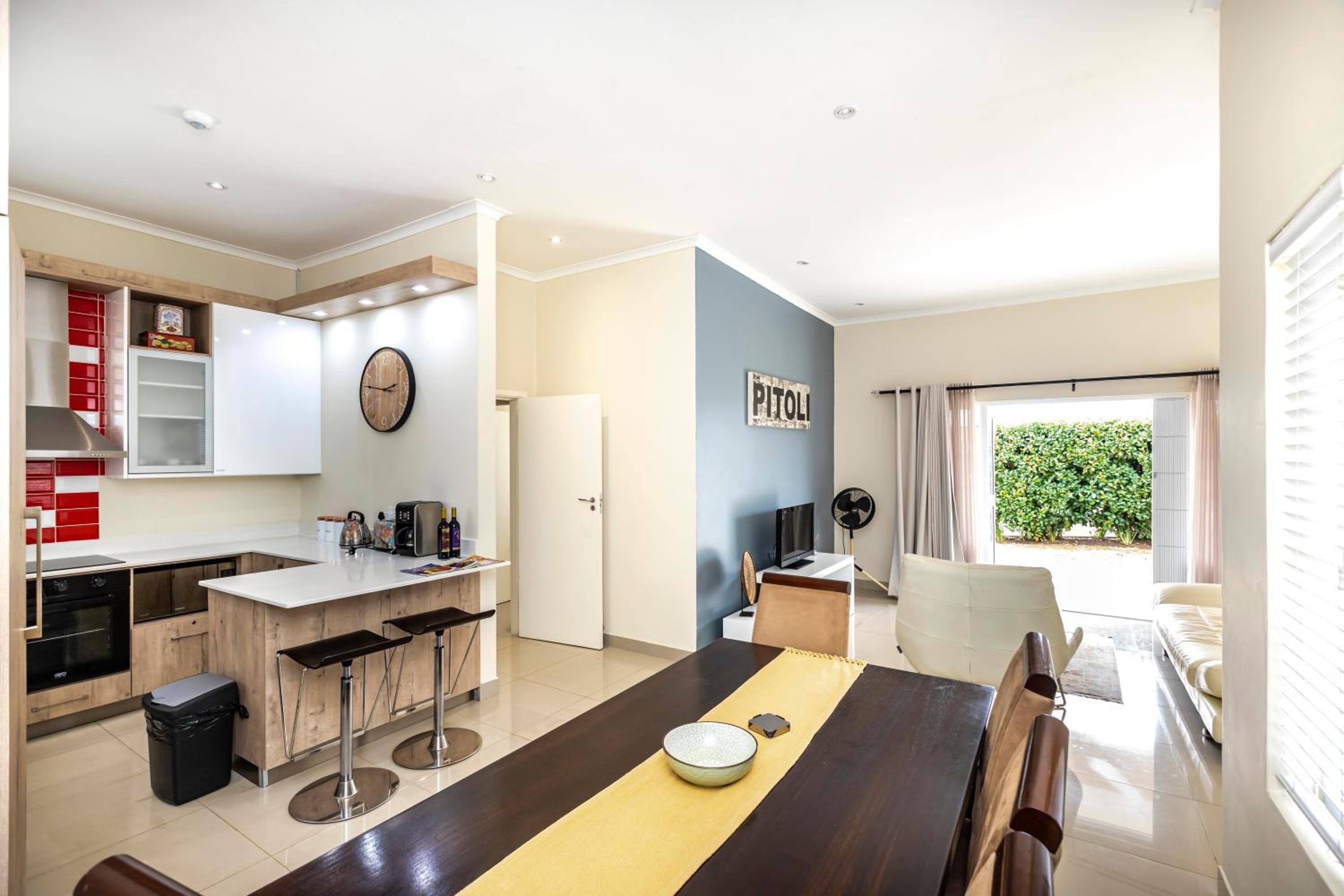 Modern Executive Unit 28/50