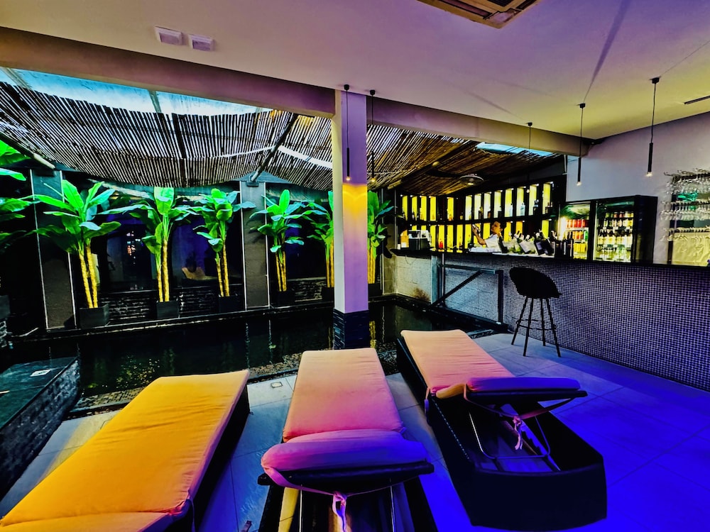 Poseidon Boutique Hotel 48/52