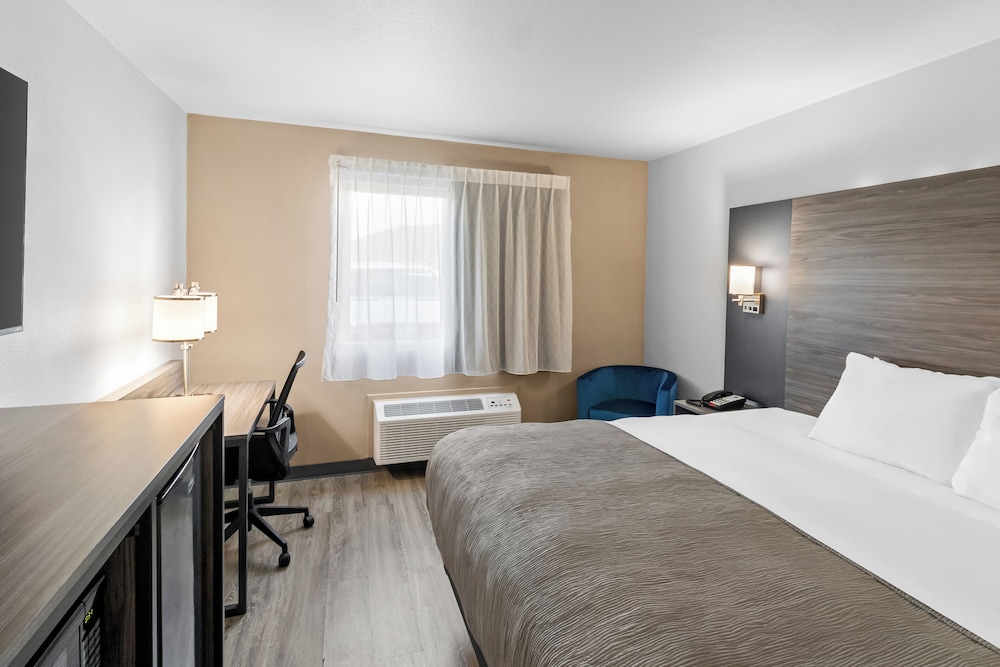 Quality Inn New Martinsville, WV 25/65