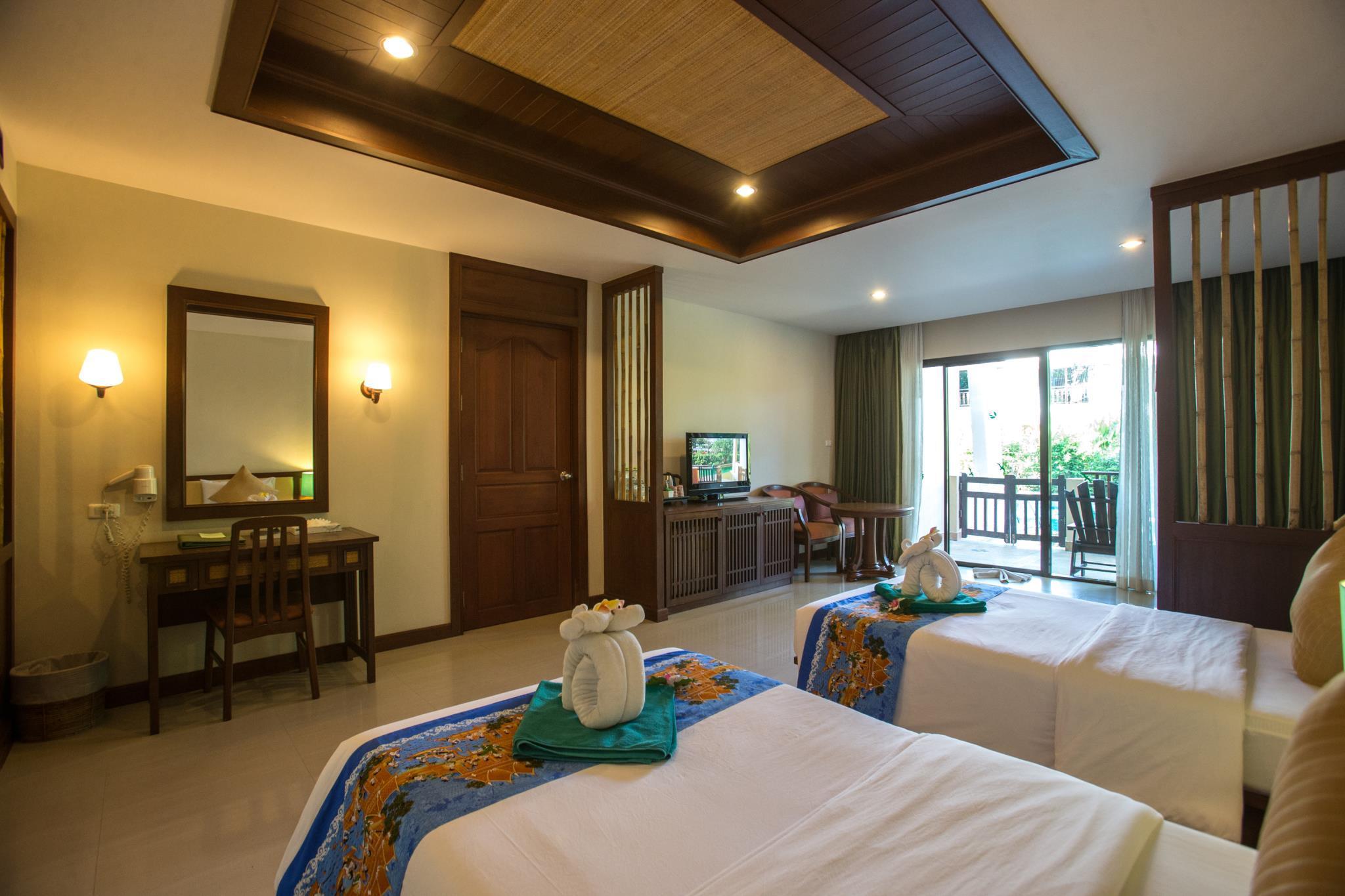 Deluxe, Twin Beds, Pool Access