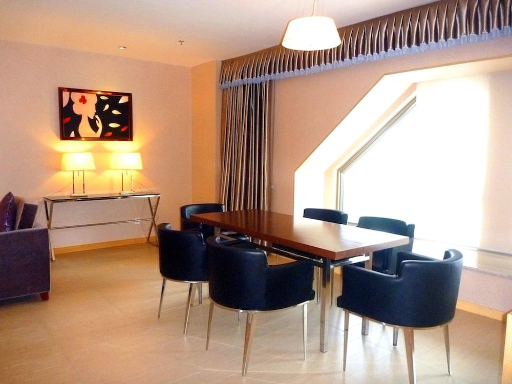 Century Plaza 30/48