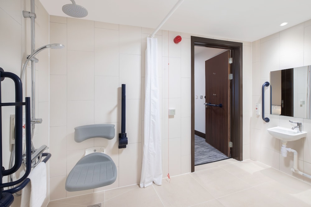 Ramada by Wyndham Leeds East 18/47