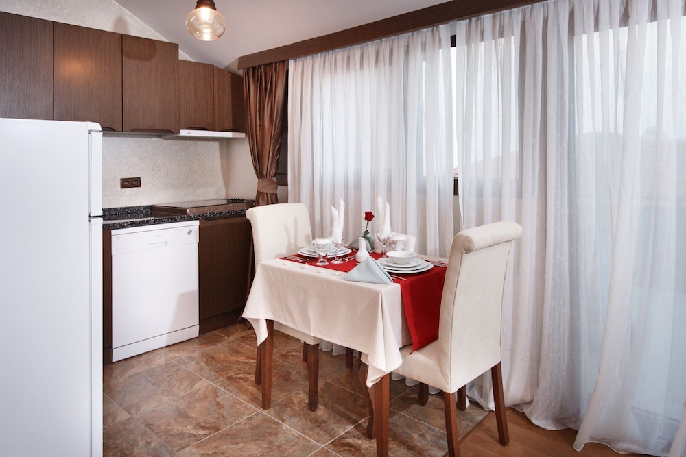 Sera Lake Resort 65/75