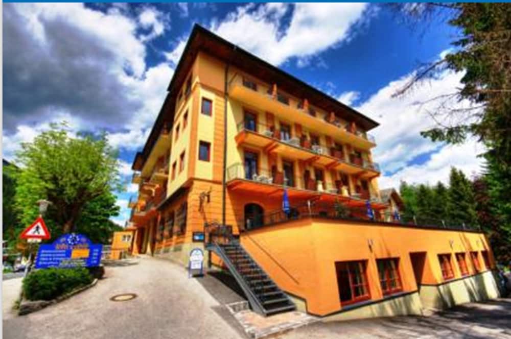 Euro Youth Hotel & Krone 2/66