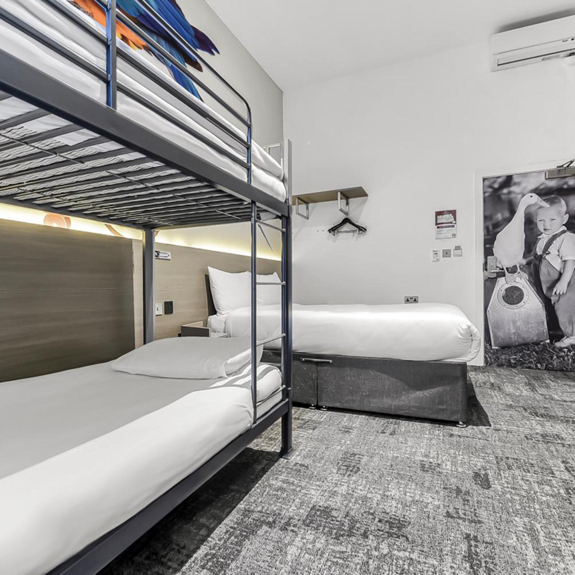 غرفة عائلية بسرير مزدوج، Heeton Concept Hotel - Kensington London 2/10