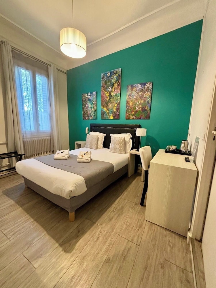 SUPERIOR, DOUBLE BED
