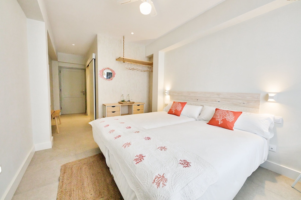Room, Twin Beds