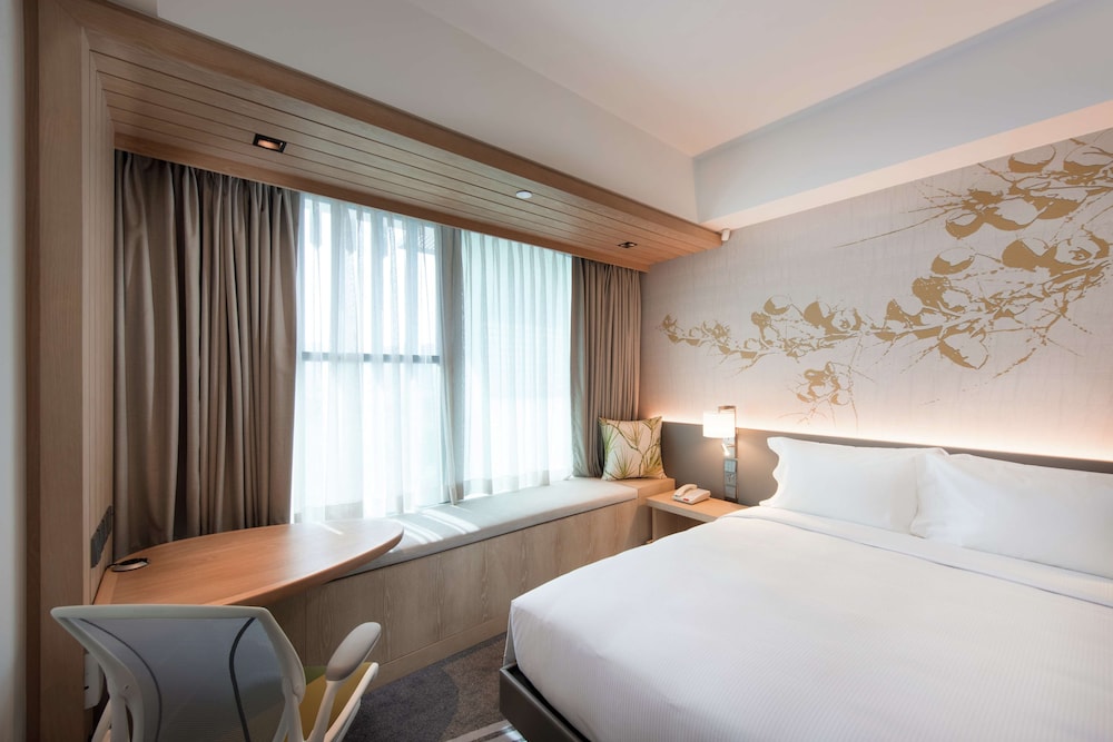 CONNECTING, DELUXE, FAMILY, MULTIPLE BEDS
