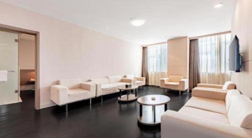 Jinjiang Inn Select (Metro Station Store of Genghis Khan Plaza in Hohhot) 33/48