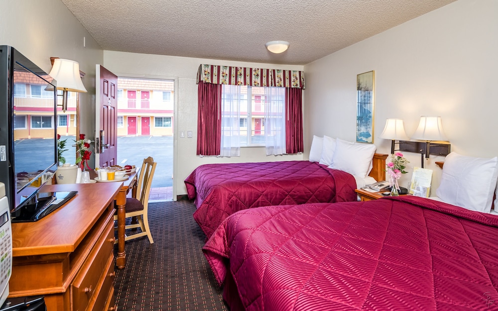 Hollister Inn 7/28