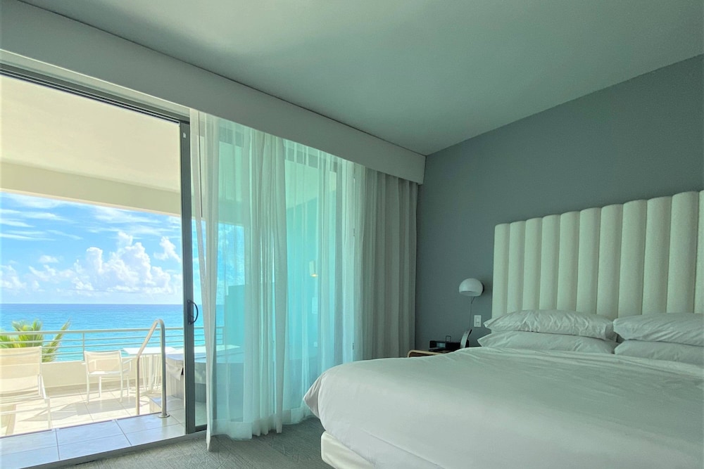 La Concha Renaissance San Juan Resort 11/32
