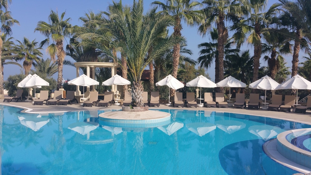 Oscar Resort 48/50