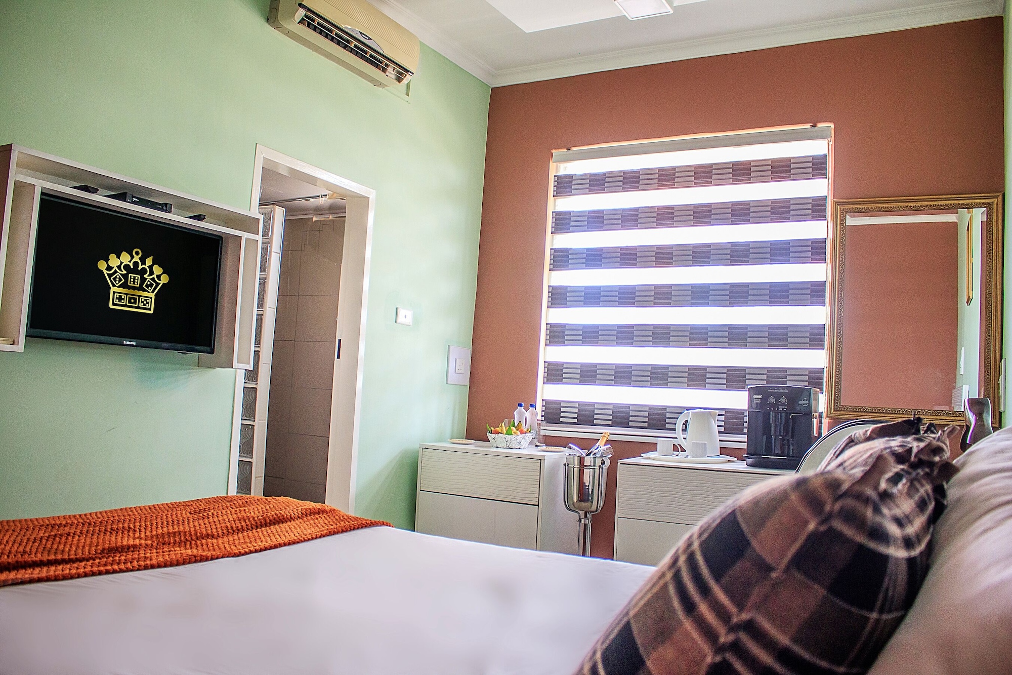 EXECUTIVE, DOUBLE BED, POOL VIEW