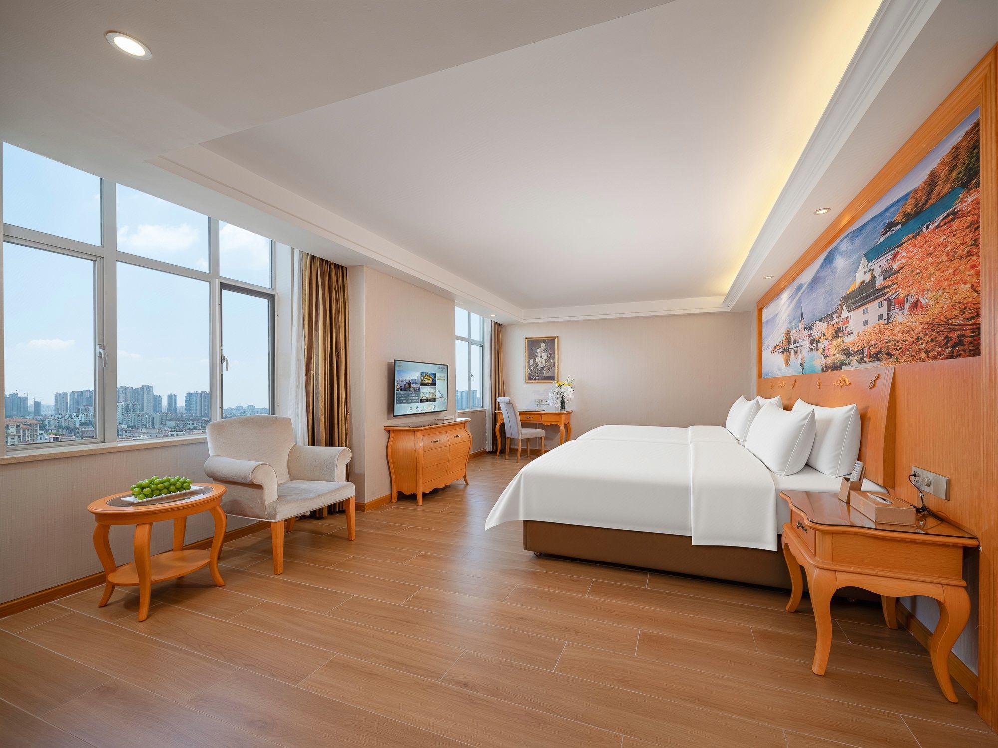 Vienna Hotel (Zhongshan Rainbow Avenue) 23/58