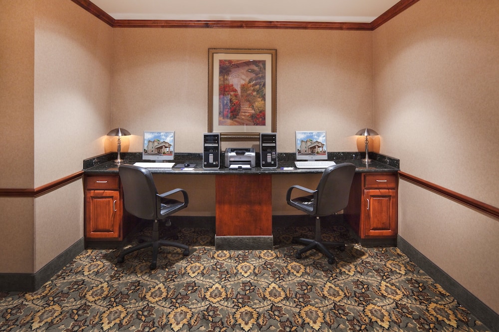 Holiday Inn Express and Suites Woodward Hwy 270 42/46