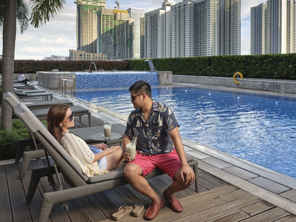 Shangri La At the Fort Manila 41/111