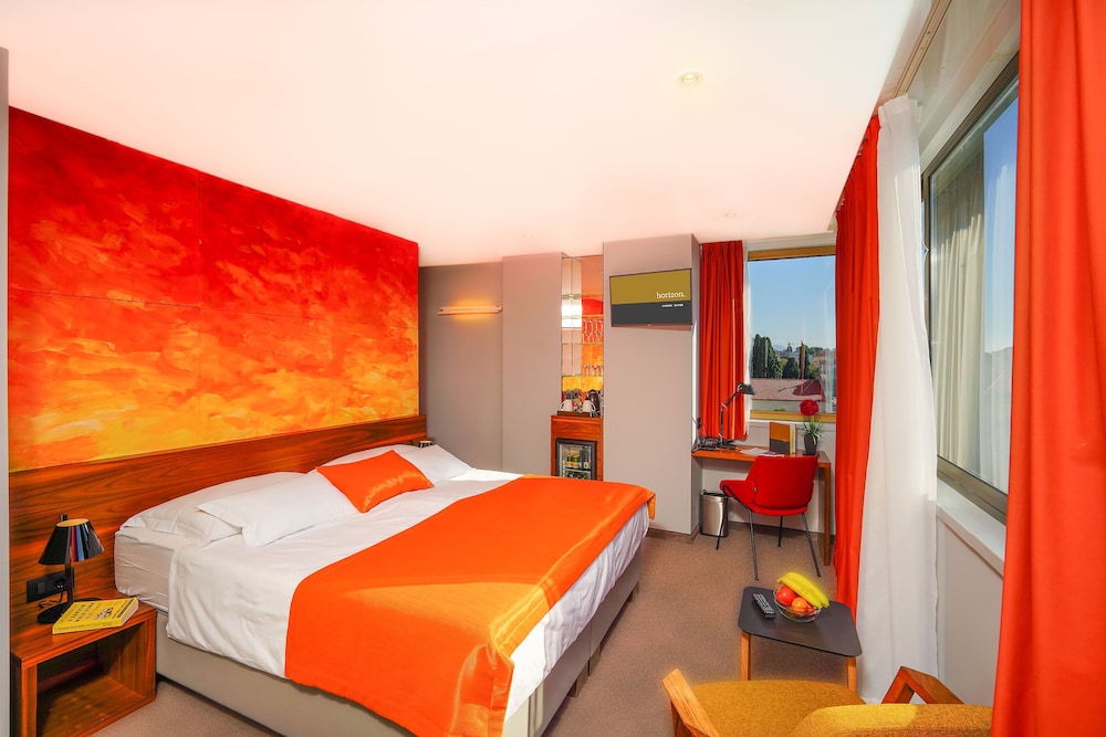 SUPERIOR, DOUBLE OR TWIN BED, SEA VIEW