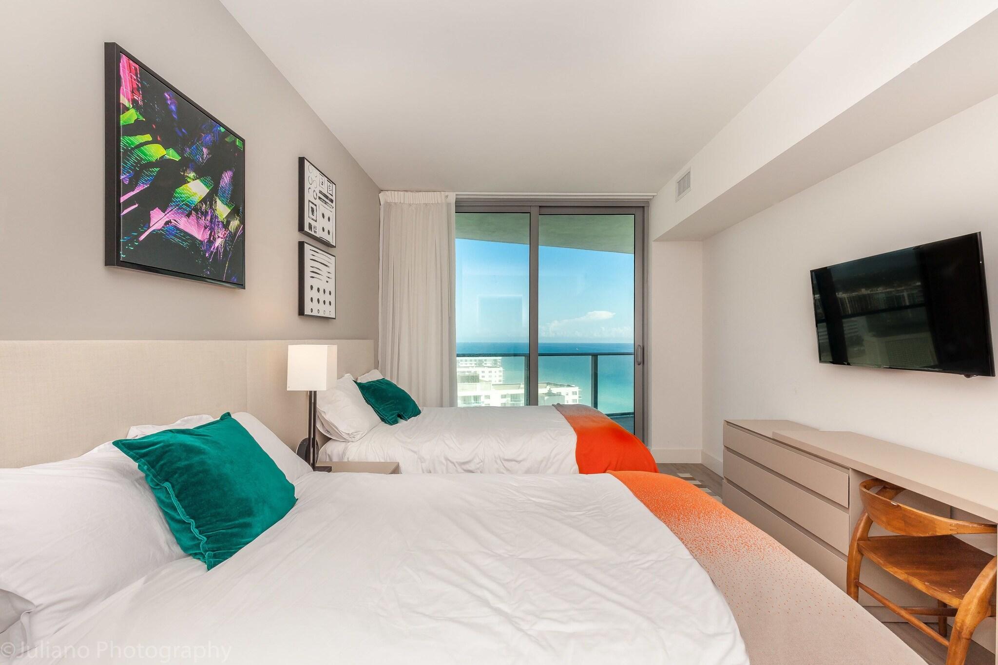 Hyde Beach Condos by Ammos VR 10/26